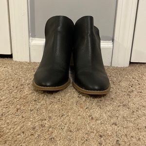 Womans Low-cut Booties